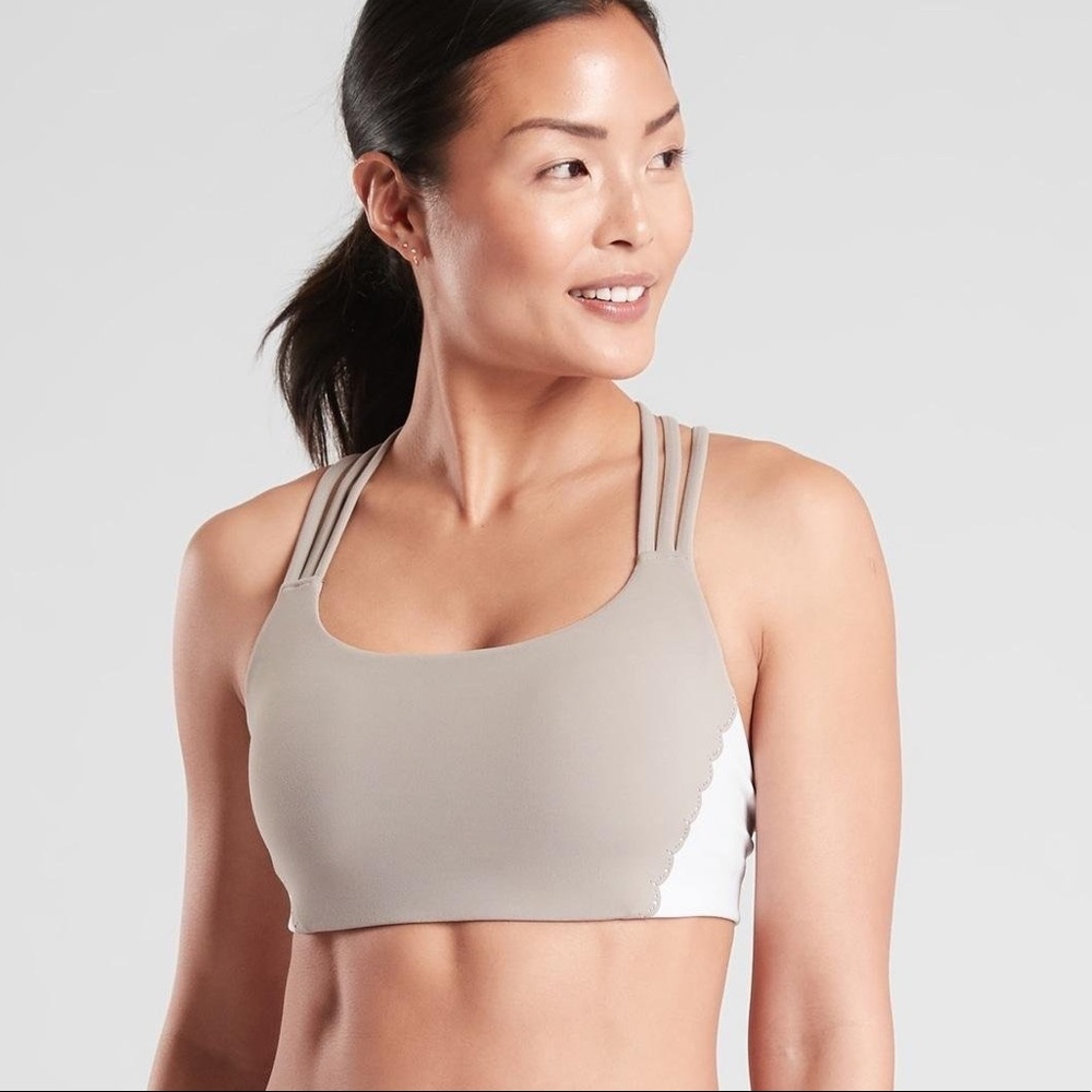Athleta Hyper Focused Bra Scallop Detail Size S
